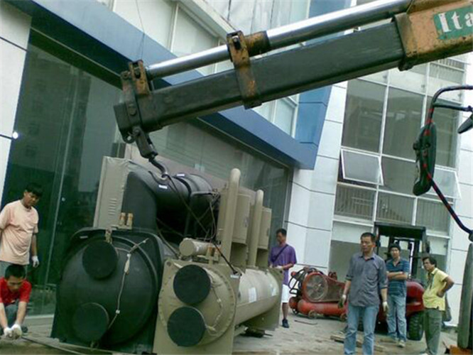 交城县随车吊和汽车吊的核心区别是什么？哪种更省钱？