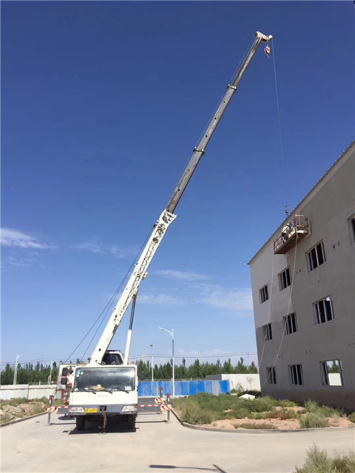 交城县“轻装强干”—— 吊车的 “轻量化臂架” 技术